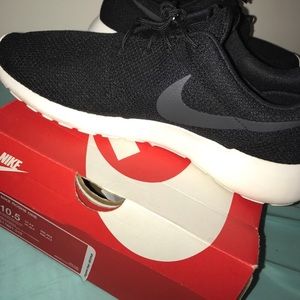 Nike Shoes - Reselling these Nike Roshes Ones Nike Shoes - Reselling these Nike Roshes Ones